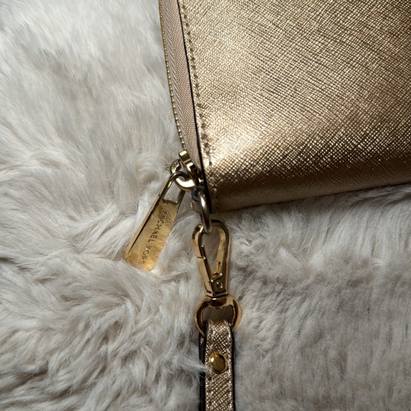 MICHAEL KORS SAFFINO GOLD LEATHER WALLET - Picture 2 of 4